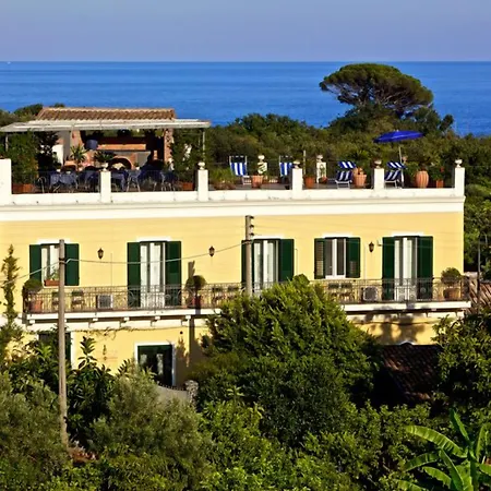 Palazzo Giovanni Bed & Breakfast 4*