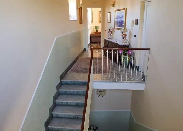 לינה וארוחת בוקר Palazzo Giovanni אסראלה