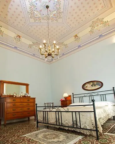 לינה וארוחת בוקר Palazzo Giovanni אסראלה